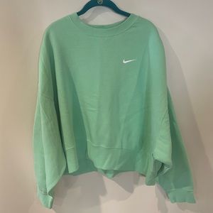 NWOT Nike Trend Fleece oversized cropped crew neck sweatshirt lime green Large